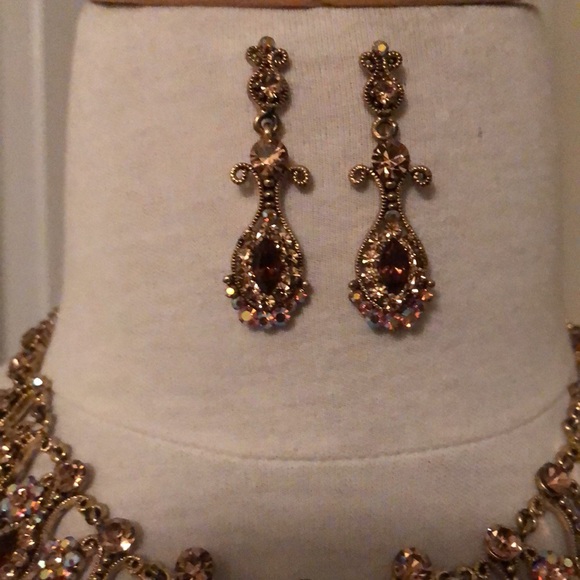 Austrian Crystal Necklace Set - Picture 4 of 5